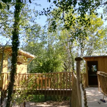 La Cabane Perchee Villelaure Exterior photo